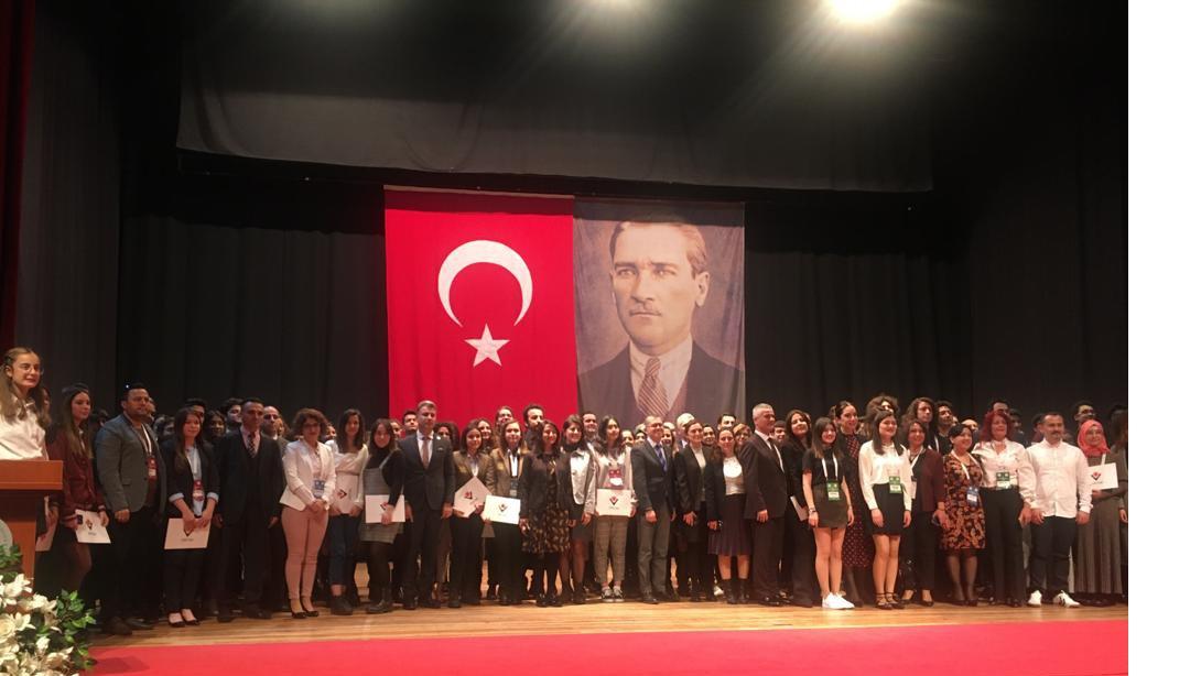 TÜBİTAK Lise Öğrencileri Araştırma Projeleri Yarışmasında İzmir Bölge Sergisine katılmaya hak kazanan 2 projemiz Bölge 2.liği ve bölge 3.lüğü ödülüne layık görülmüştür.